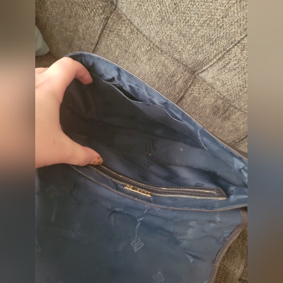 Daks London Vintage Leather Unisex Crossbody - Picture 7 of 15